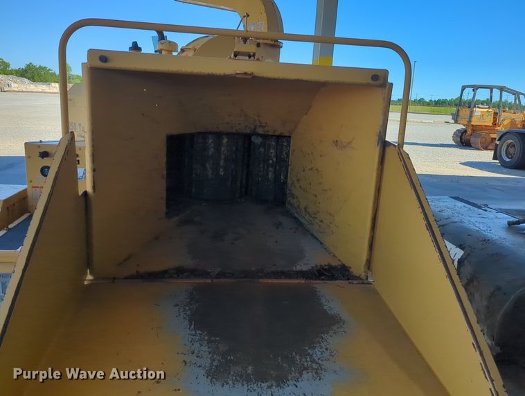 image for item LY9314 1997 Vermeer 1250BC  wood chipper