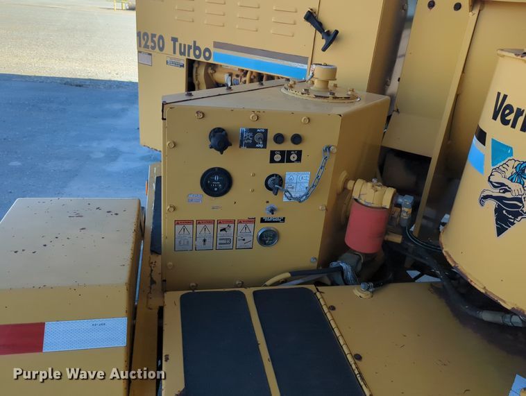 image for item LY9314 1997 Vermeer 1250BC  wood chipper