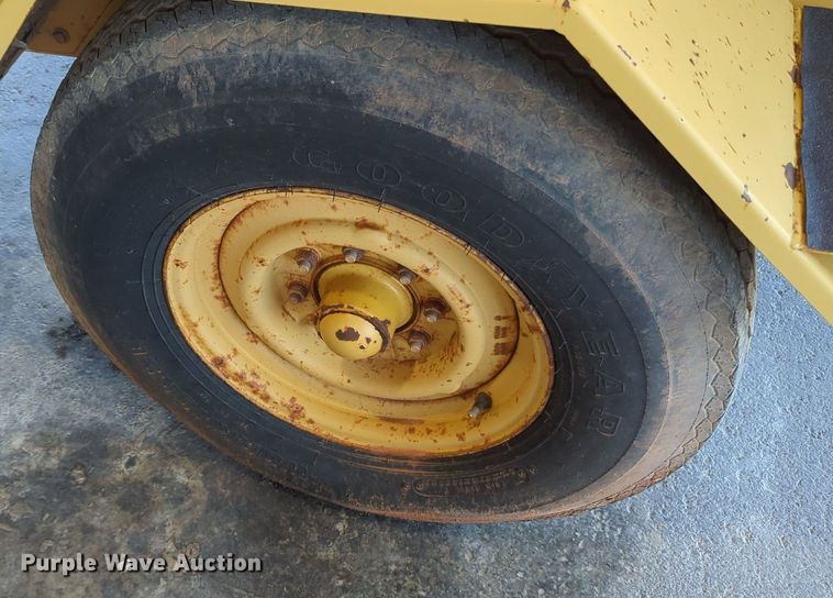 image for item LY9314 1997 Vermeer 1250BC  wood chipper