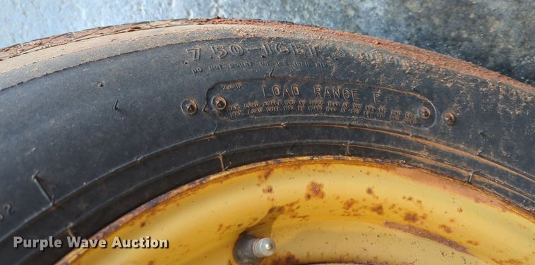 image for item LY9314 1997 Vermeer 1250BC  wood chipper