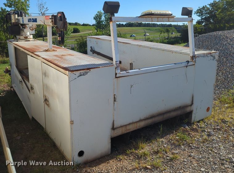 image for item LY9323 Stahl  utility bed