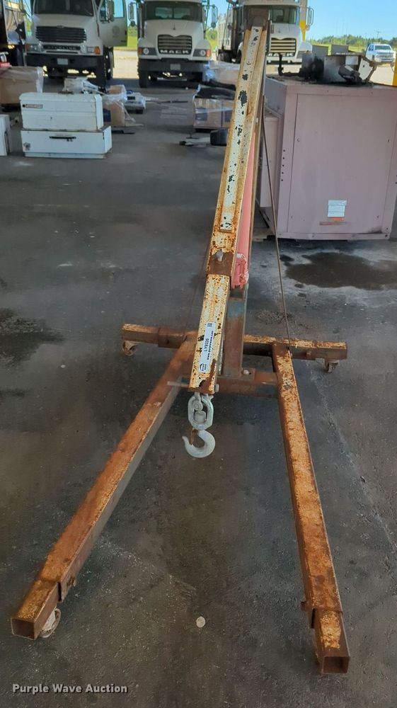 image for item LY9326 Engine hoist