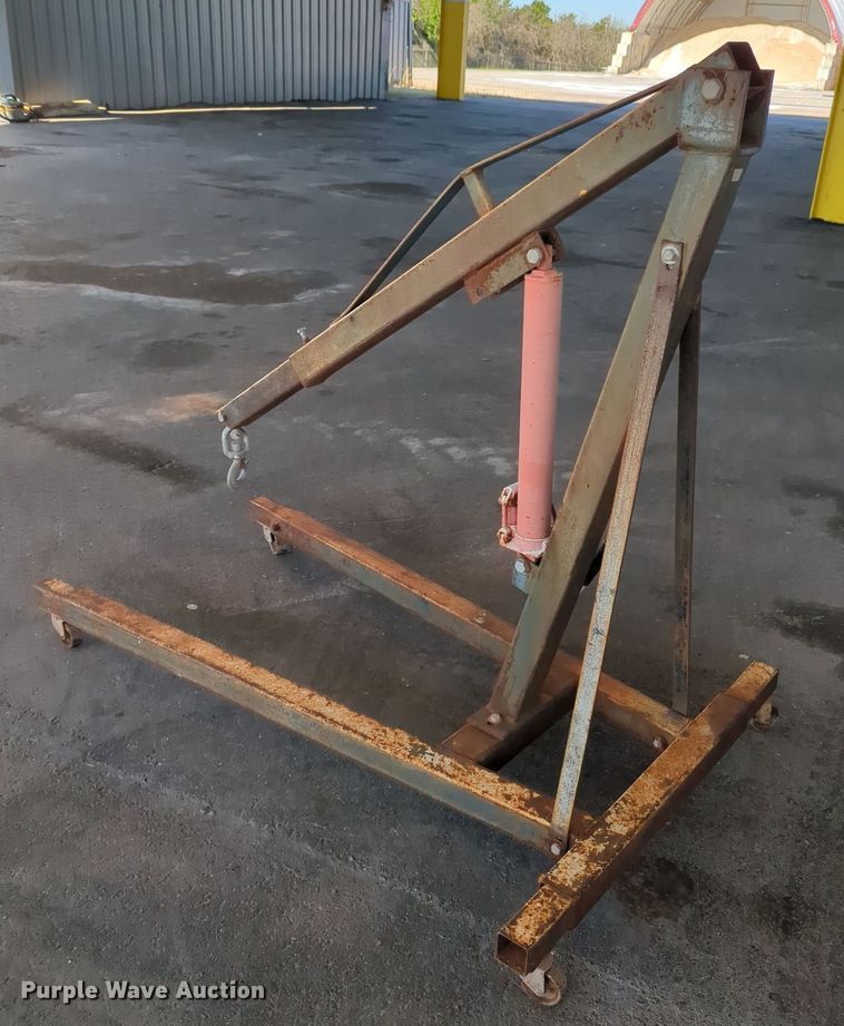 image for item LY9326 Engine hoist