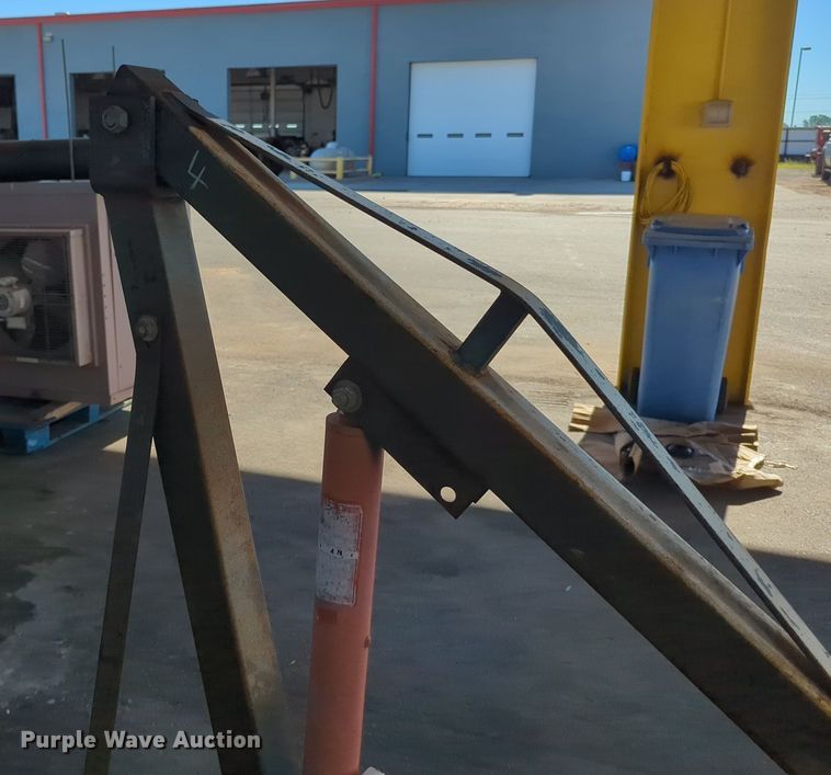 image for item LY9326 Engine hoist