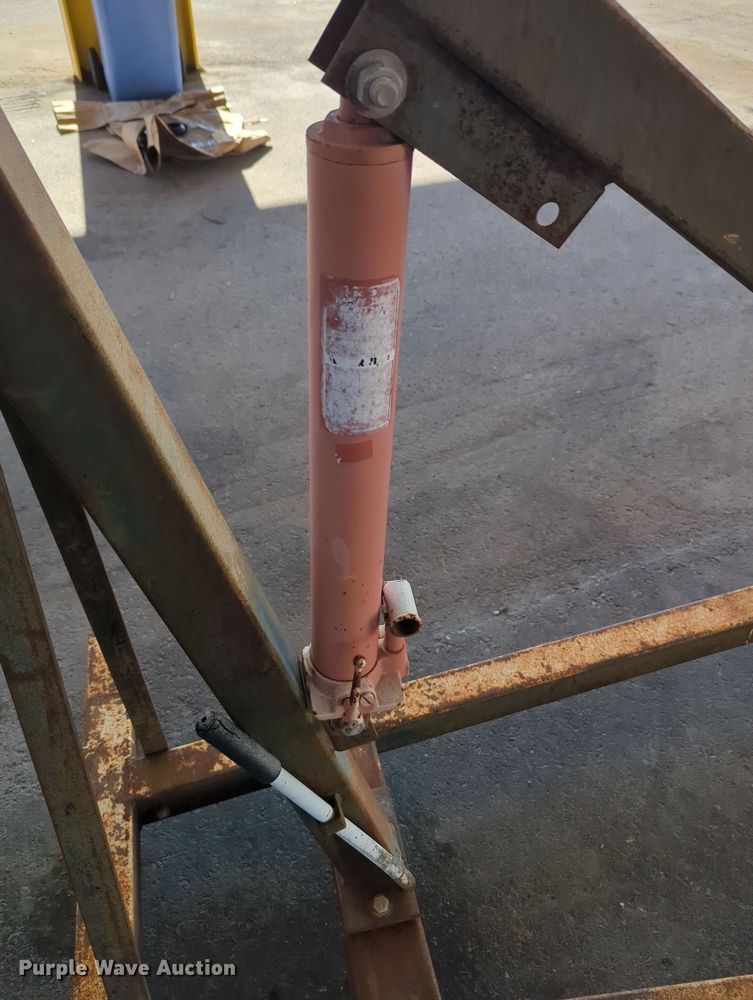 image for item LY9326 Engine hoist