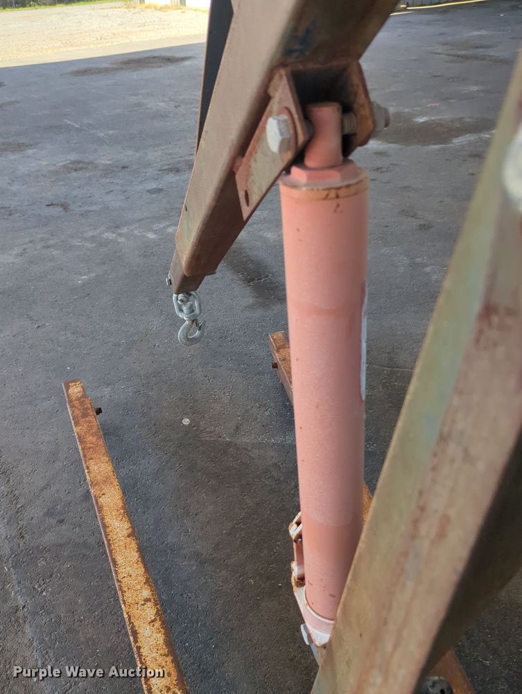 image for item LY9326 Engine hoist