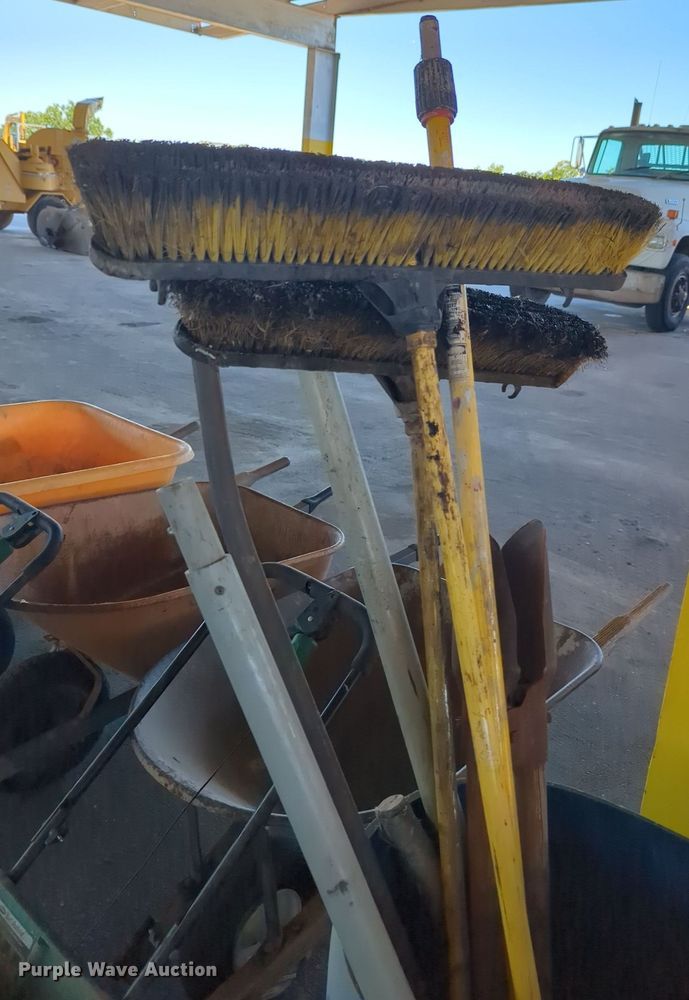 image for item LY9338 Lawn equipment