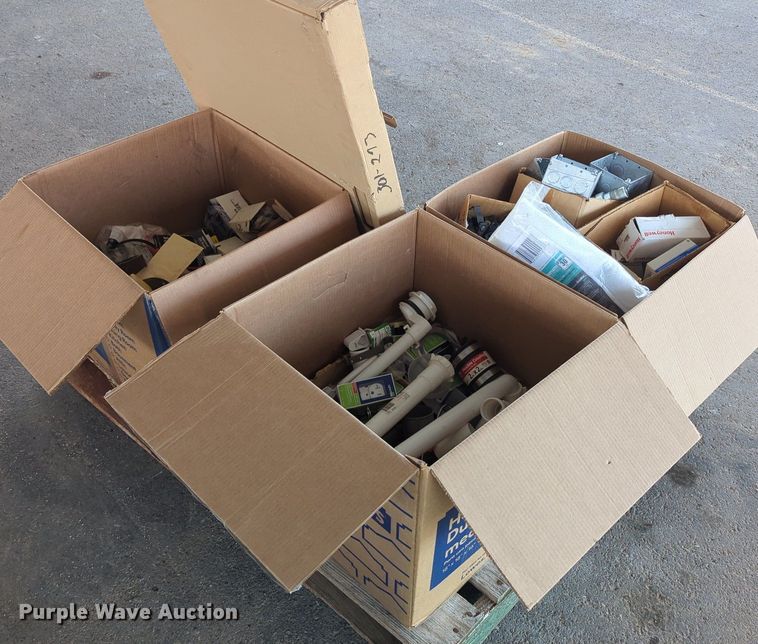 image for item LY9346 (16) pallets of tools