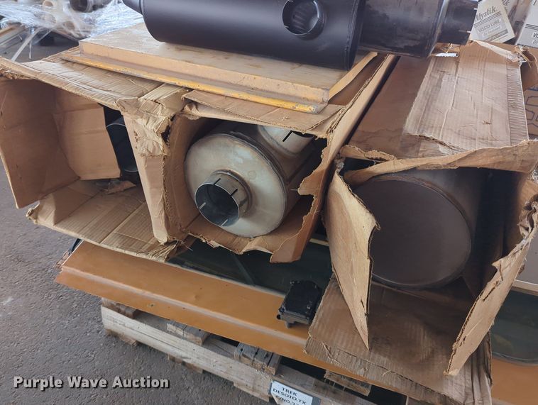 image for item LY9346 (16) pallets of tools