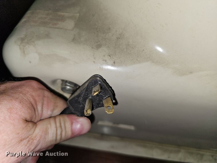 image for item ME9018 (2) Philips Ultra Fan II 22" exhaust fans