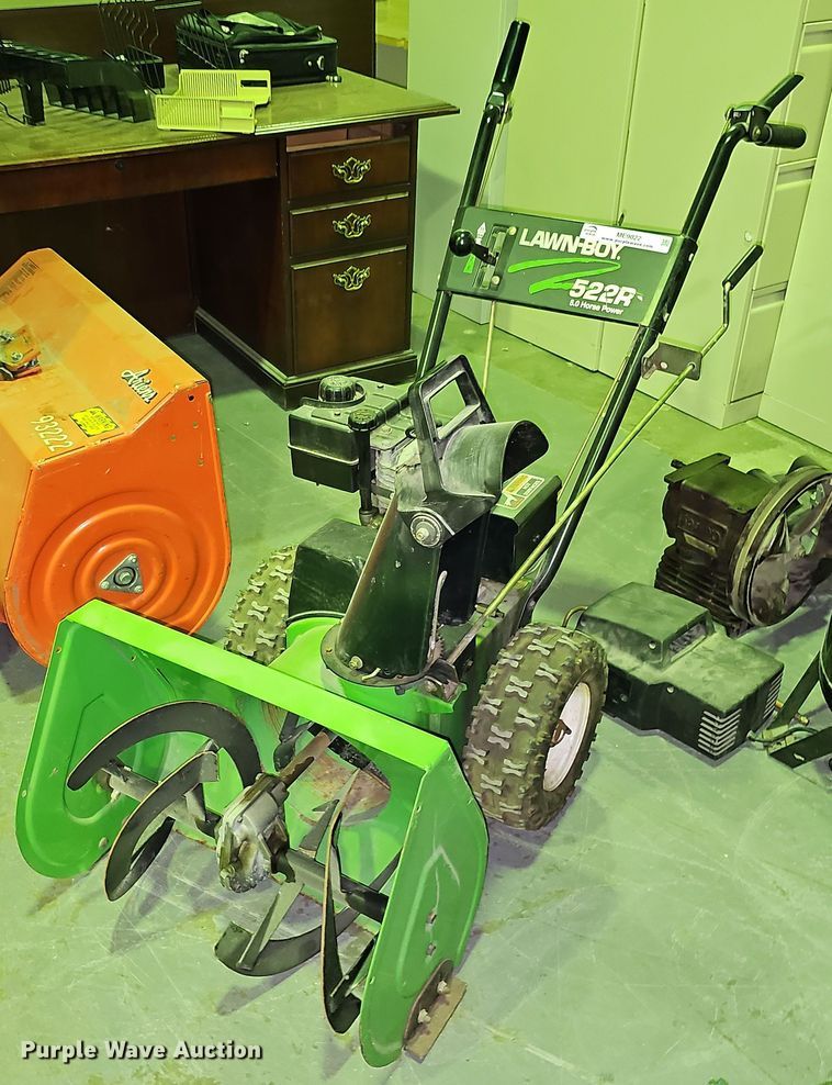 image for item ME9022 Lawn-Boy 522R  snow blower