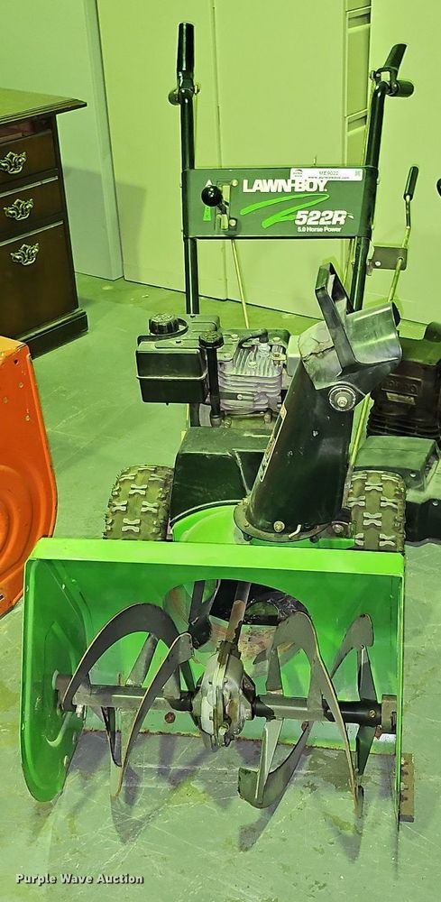 image for item ME9022 Lawn-Boy 522R  snow blower