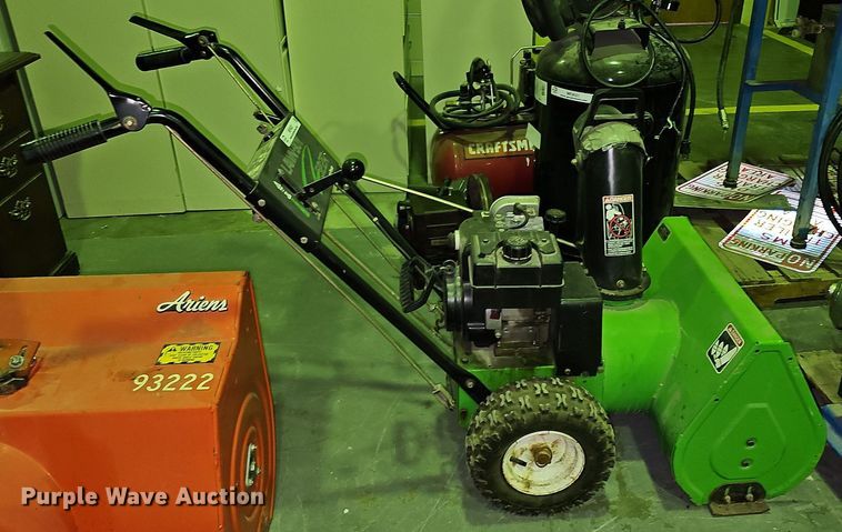 image for item ME9022 Lawn-Boy 522R  snow blower