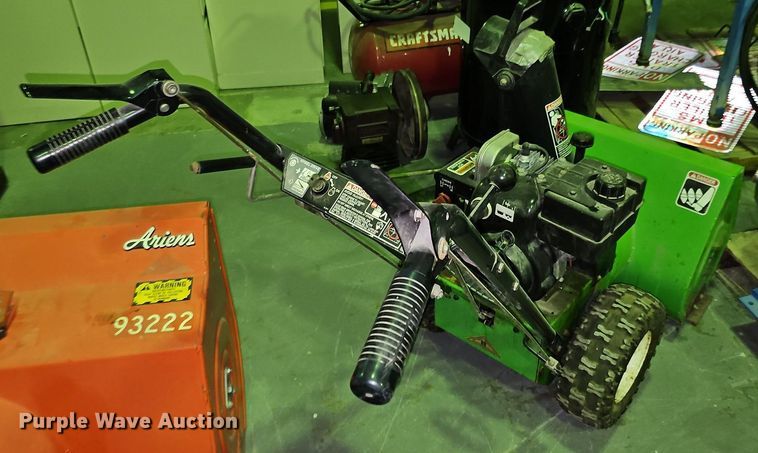 image for item ME9022 Lawn-Boy 522R  snow blower