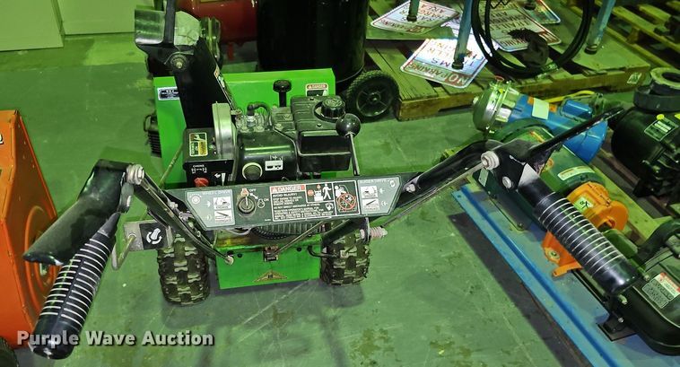 image for item ME9022 Lawn-Boy 522R  snow blower