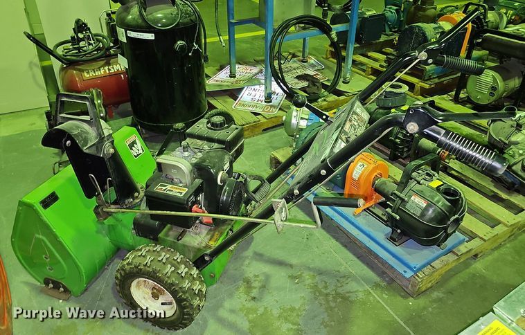 image for item ME9022 Lawn-Boy 522R  snow blower