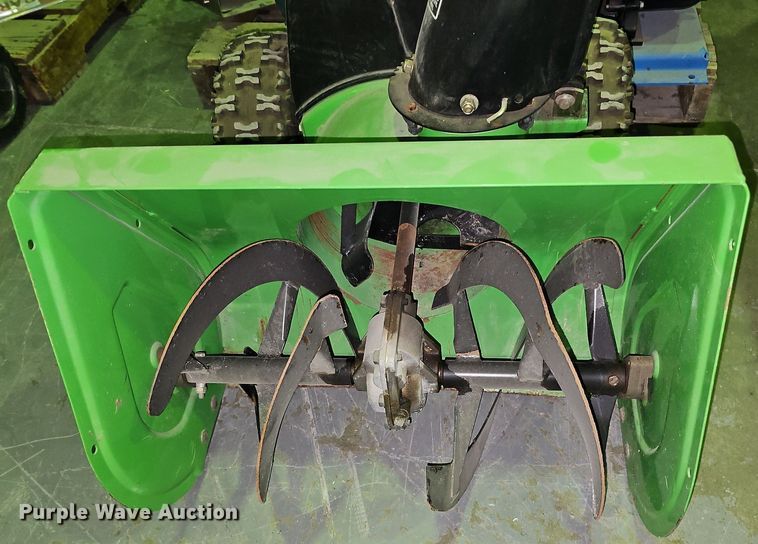 image for item ME9022 Lawn-Boy 522R  snow blower