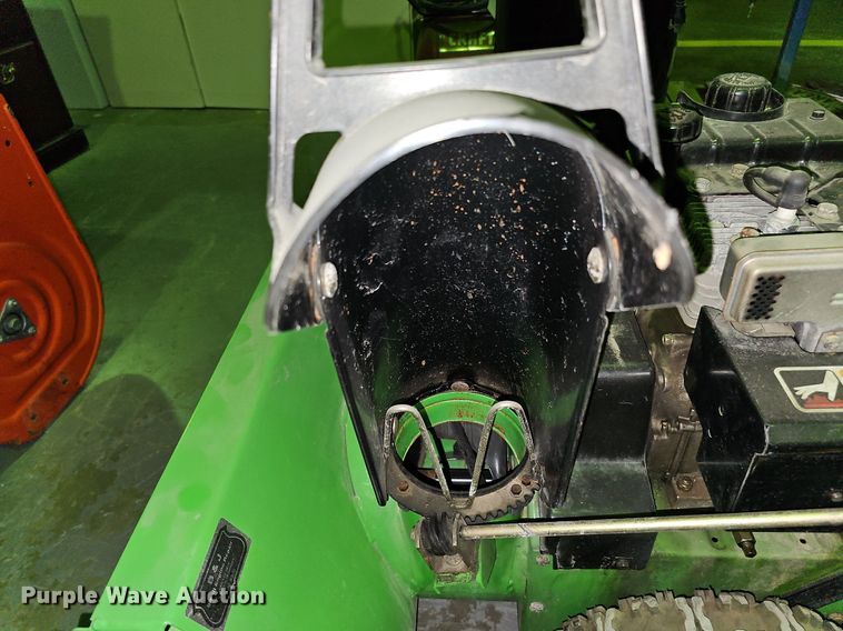 image for item ME9022 Lawn-Boy 522R  snow blower