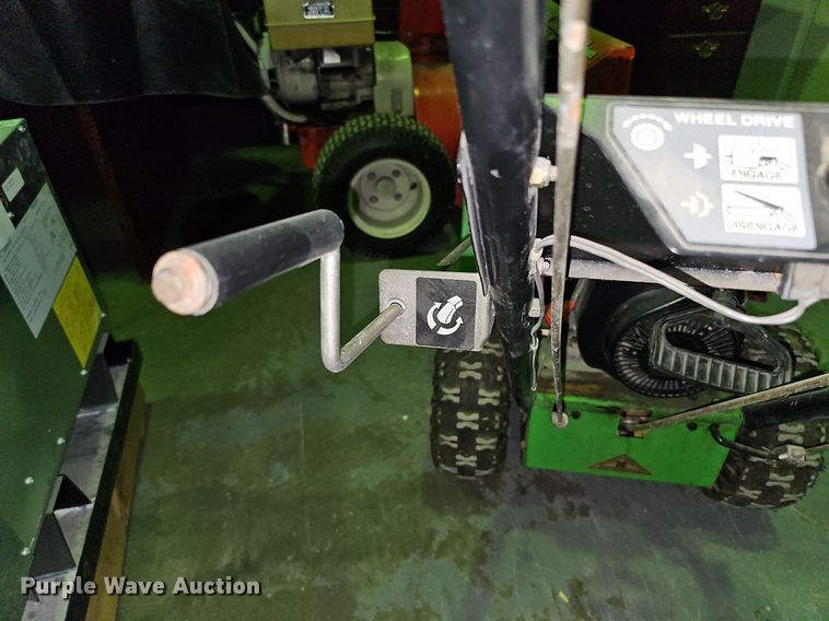 image for item ME9022 Lawn-Boy 522R  snow blower