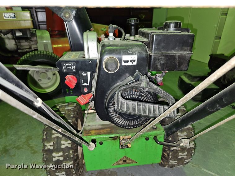 image for item ME9022 Lawn-Boy 522R  snow blower