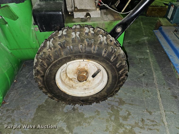 image for item ME9022 Lawn-Boy 522R  snow blower