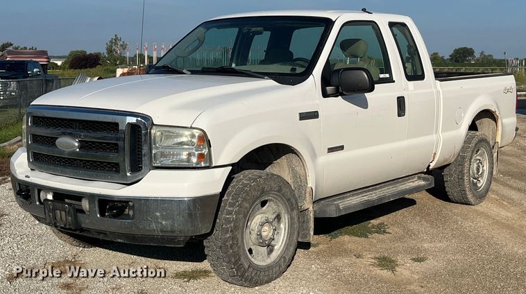 image for item MG9435 2006 Ford F250 Super Duty XLT  SuperCab pickup truck