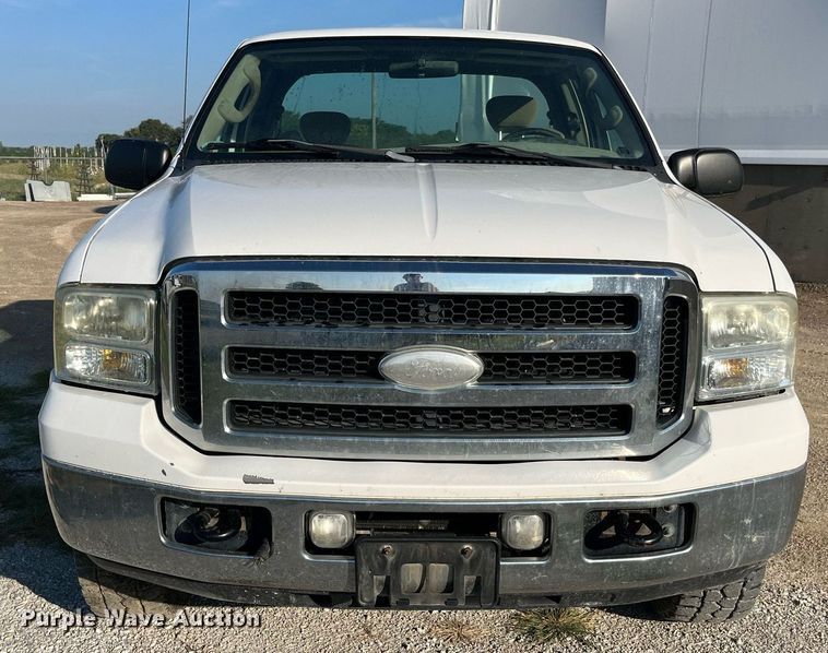 image for item MG9435 2006 Ford F250 Super Duty XLT  SuperCab pickup truck