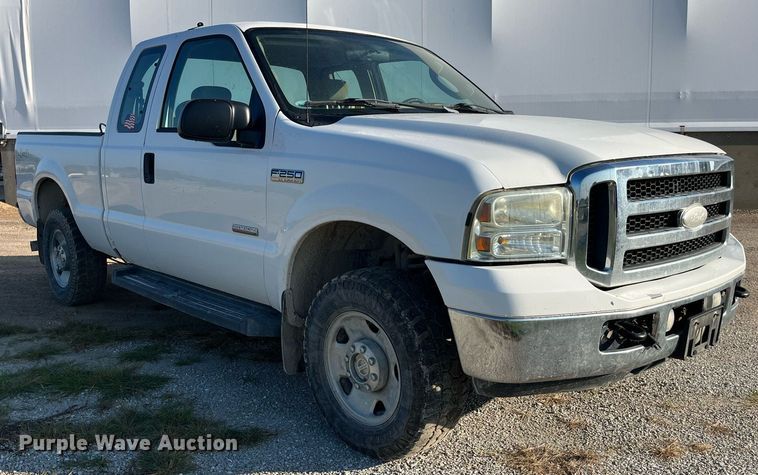 image for item MG9435 2006 Ford F250 Super Duty XLT  SuperCab pickup truck