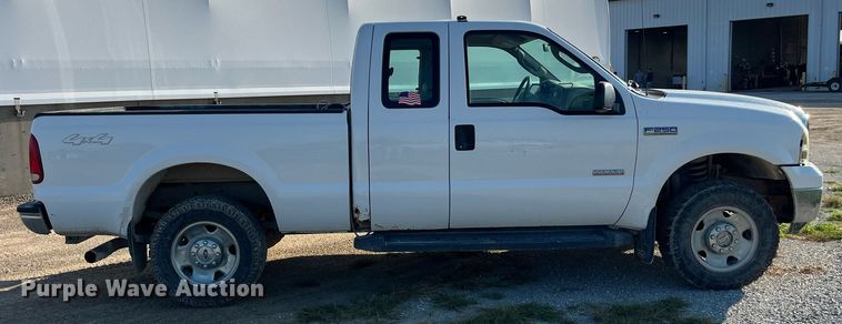 image for item MG9435 2006 Ford F250 Super Duty XLT  SuperCab pickup truck
