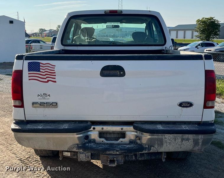 image for item MG9435 2006 Ford F250 Super Duty XLT  SuperCab pickup truck