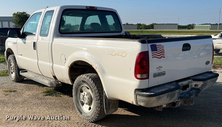 image for item MG9435 2006 Ford F250 Super Duty XLT  SuperCab pickup truck