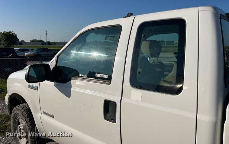 image for item MG9435 2006 Ford F250 Super Duty XLT  SuperCab pickup truck