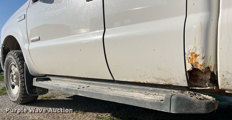 image for item MG9435 2006 Ford F250 Super Duty XLT  SuperCab pickup truck