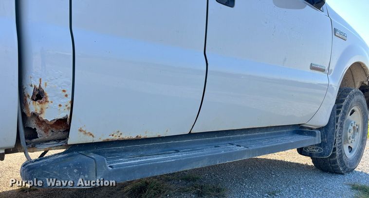 image for item MG9435 2006 Ford F250 Super Duty XLT  SuperCab pickup truck