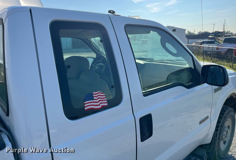 image for item MG9435 2006 Ford F250 Super Duty XLT  SuperCab pickup truck