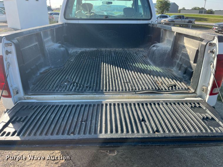 image for item MG9435 2006 Ford F250 Super Duty XLT  SuperCab pickup truck