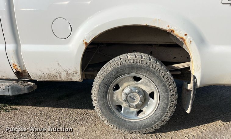 image for item MG9435 2006 Ford F250 Super Duty XLT  SuperCab pickup truck