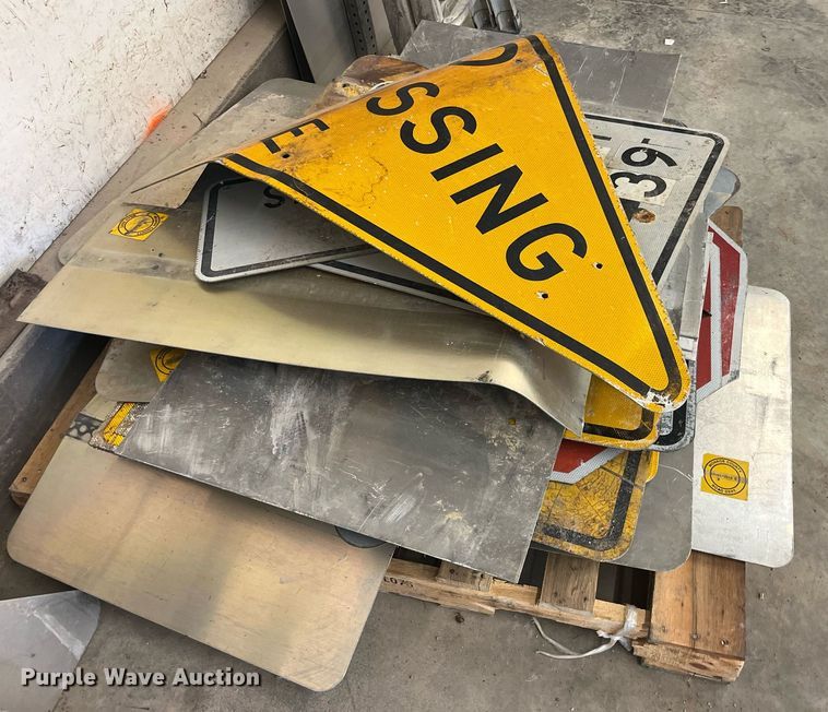 image for item MG9461 Approximately 100 road signs