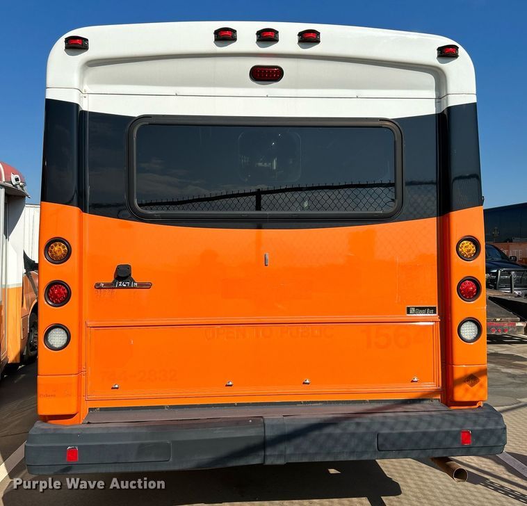 image for item MG9978 2011 Ford E450 Super Duty  shuttle bus