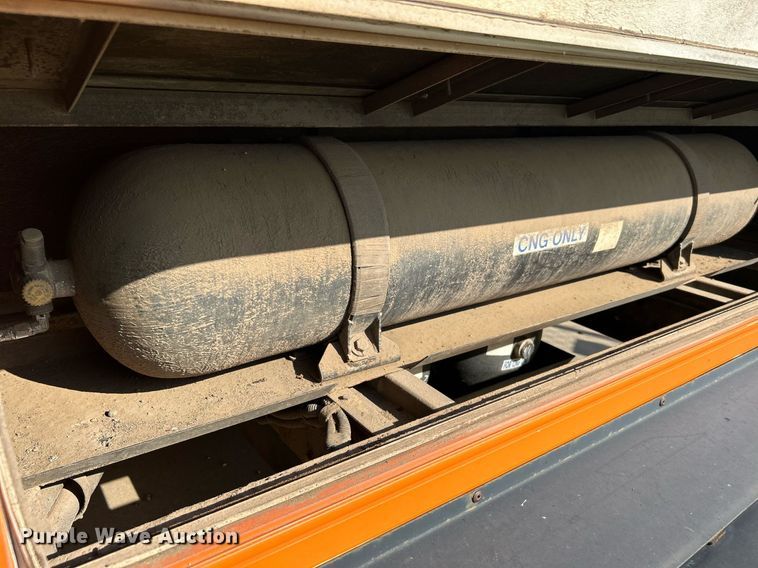 image for item MG9978 2011 Ford E450 Super Duty  shuttle bus