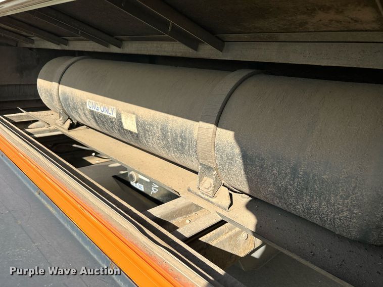 image for item MG9978 2011 Ford E450 Super Duty  shuttle bus