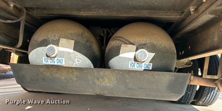 image for item MG9978 2011 Ford E450 Super Duty  shuttle bus