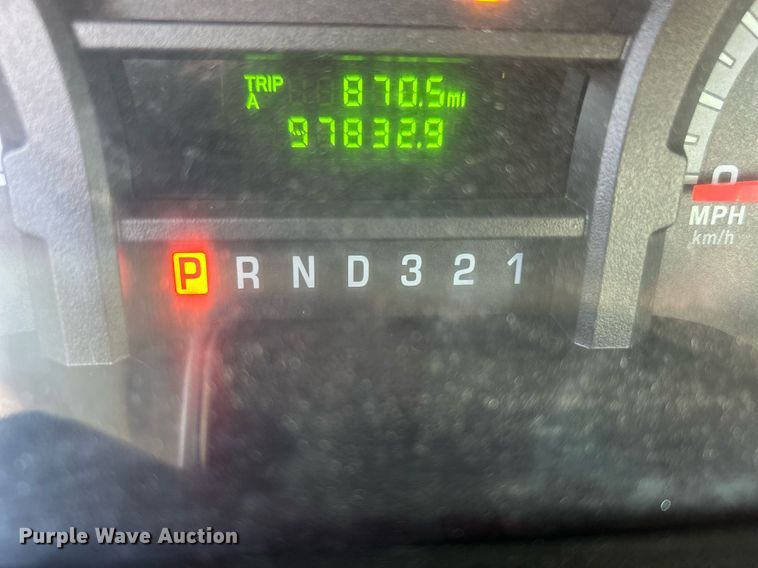 image for item MG9978 2011 Ford E450 Super Duty  shuttle bus