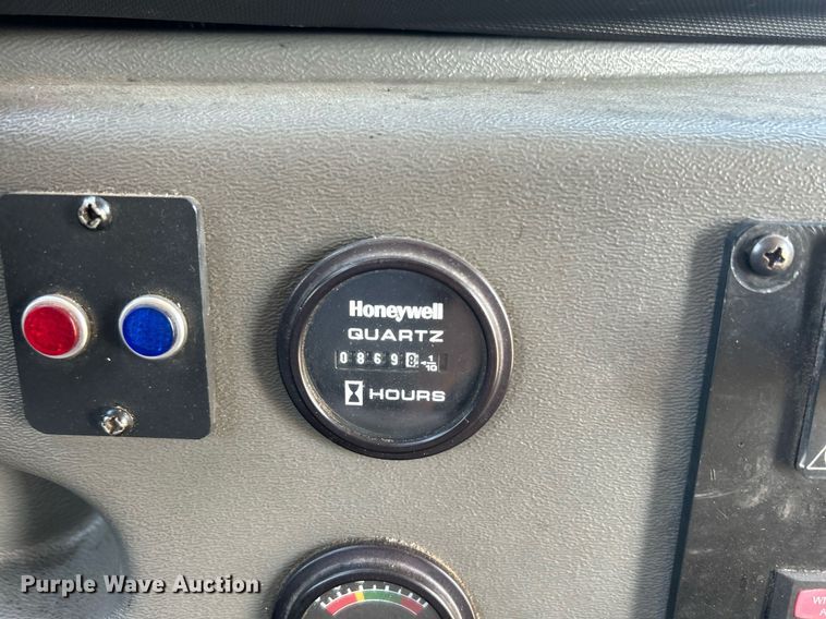 image for item MG9978 2011 Ford E450 Super Duty  shuttle bus