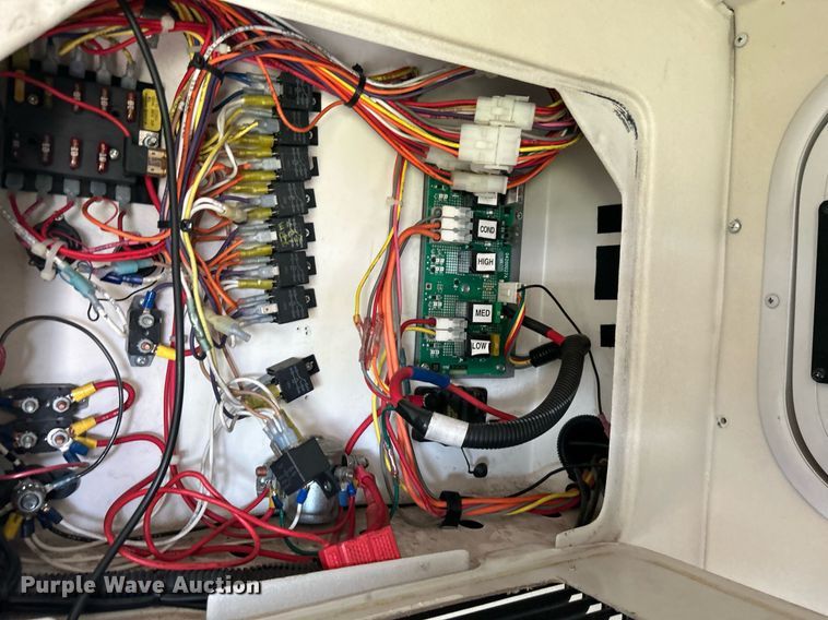 image for item MG9978 2011 Ford E450 Super Duty  shuttle bus