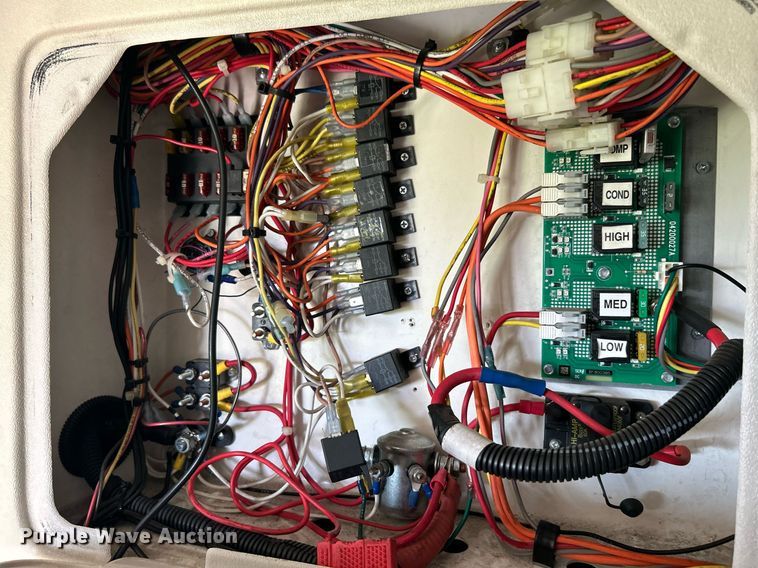 image for item MG9978 2011 Ford E450 Super Duty  shuttle bus