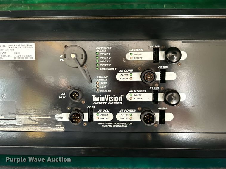 image for item MG9978 2011 Ford E450 Super Duty  shuttle bus