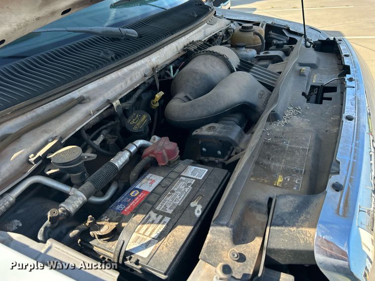 image for item MG9978 2011 Ford E450 Super Duty  shuttle bus