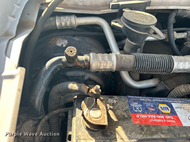 image for item MG9978 2011 Ford E450 Super Duty  shuttle bus