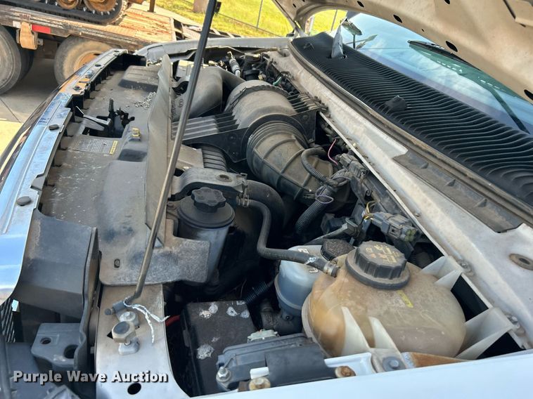 image for item MG9978 2011 Ford E450 Super Duty  shuttle bus